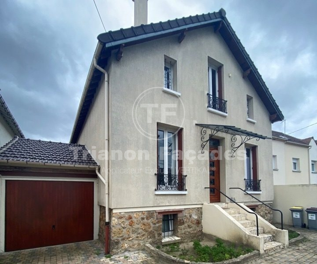 Maison moderne avec Trianon Façades et garage.