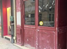http://Ravalement-devanture-Restaurant-Dans-Le-Noir-Paris-5-Avant