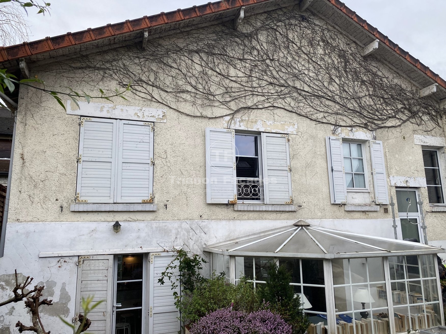 Peintures façades d'une maison à Versailles, 78646, Yvelines