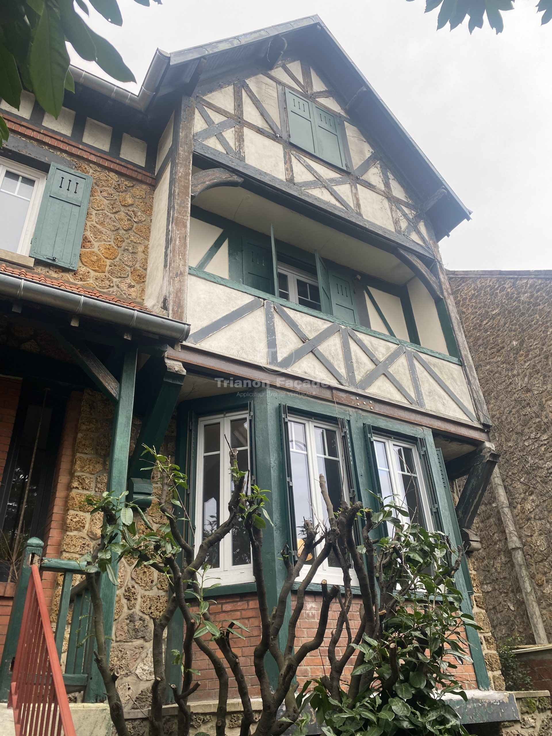 Peintures façades d'une maison à Saint-Germain-en-Laye, 78100, Yvelines